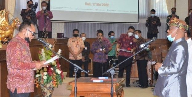 podiumnews.com-Pelantikan PAW Anggota DPRD Bali Dewa Nyoman Rai